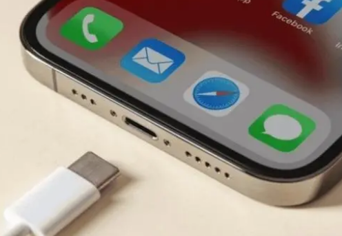 安陆苹果15维修分享iPhone15改USB-C接口后能和安卓用户互借充电器吗 